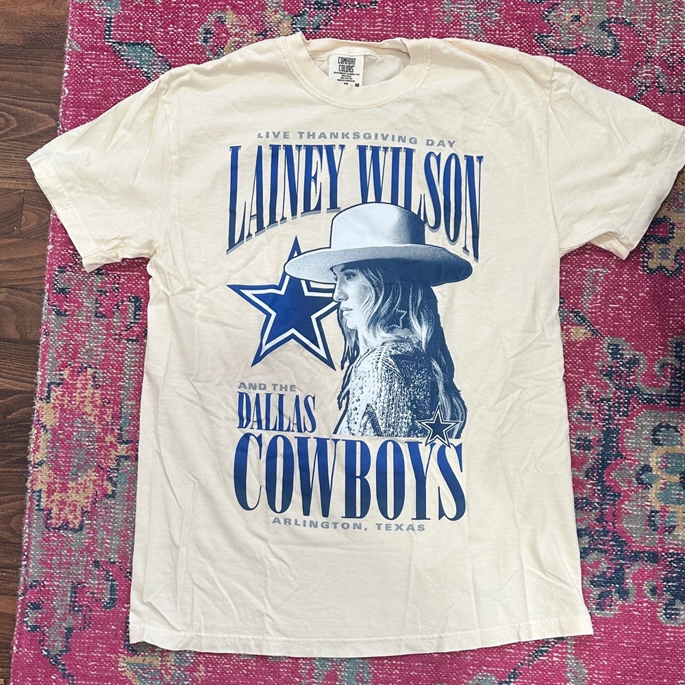 Lainey Wilson Dallas Cowboys Graphic Tee - Cream & Blue